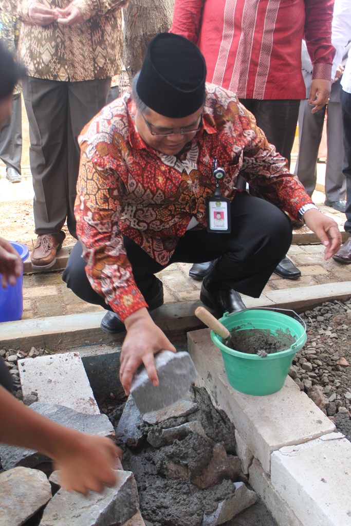 Peletakan Batu Pertama Pembangunan Masjid Terpadu Madrasah 